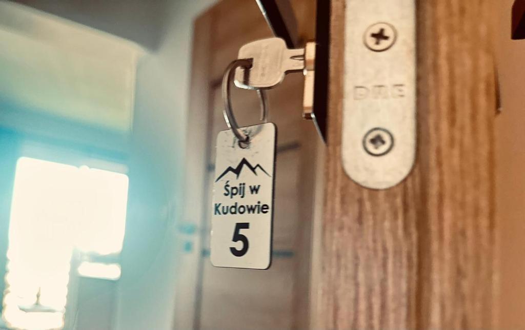 Spij W Kudowie Apartament I Pokoje Goscinne Kudowa-Zdrój Exteriör bild